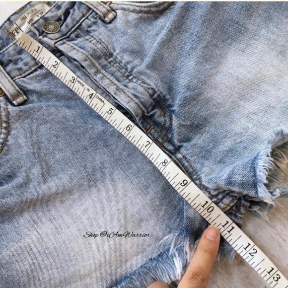 Free People high waisted frayed raw hem shorts *shop@iamwarrior - Picture 7 of 9